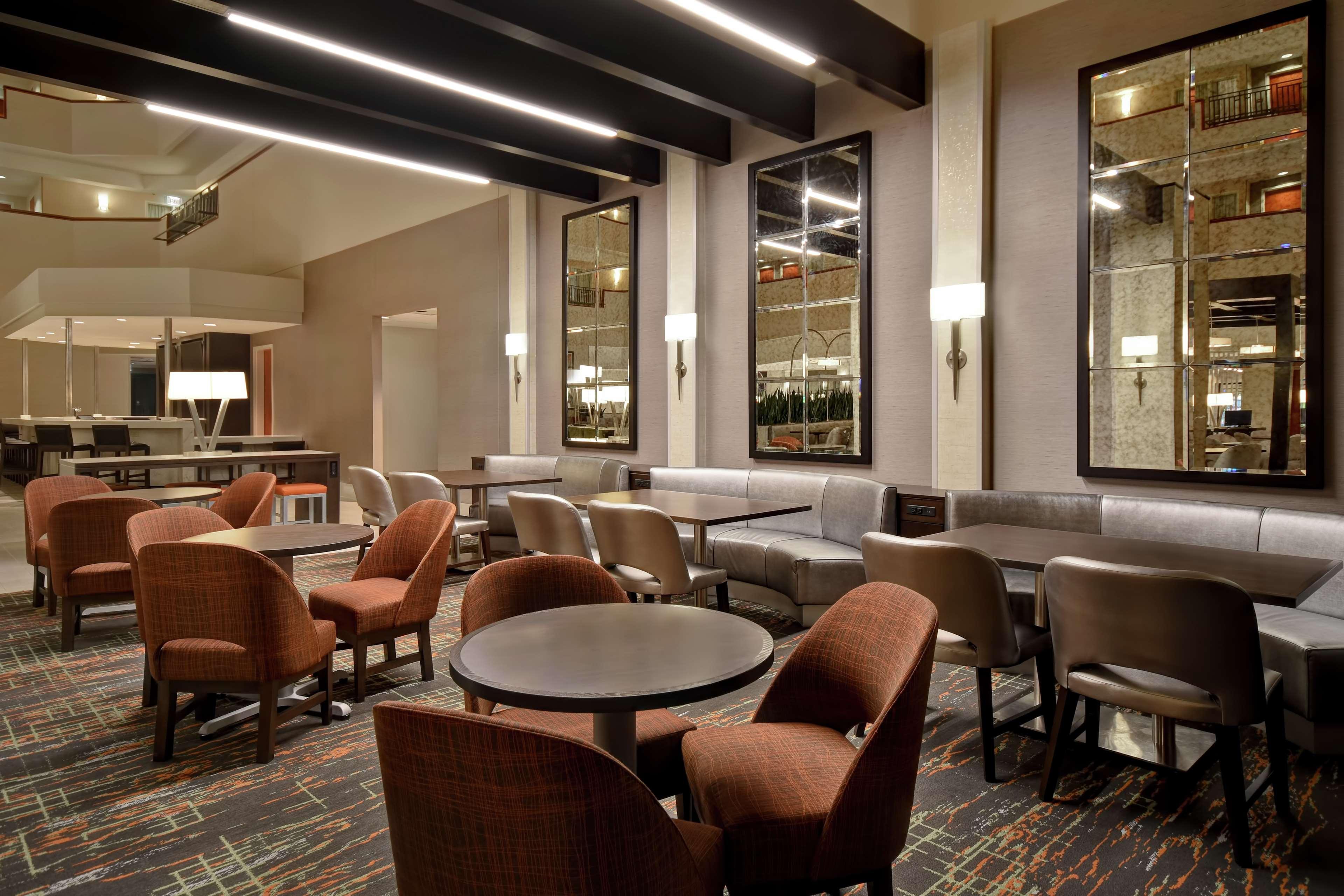 Embassy Suites Little Rock Exterior photo