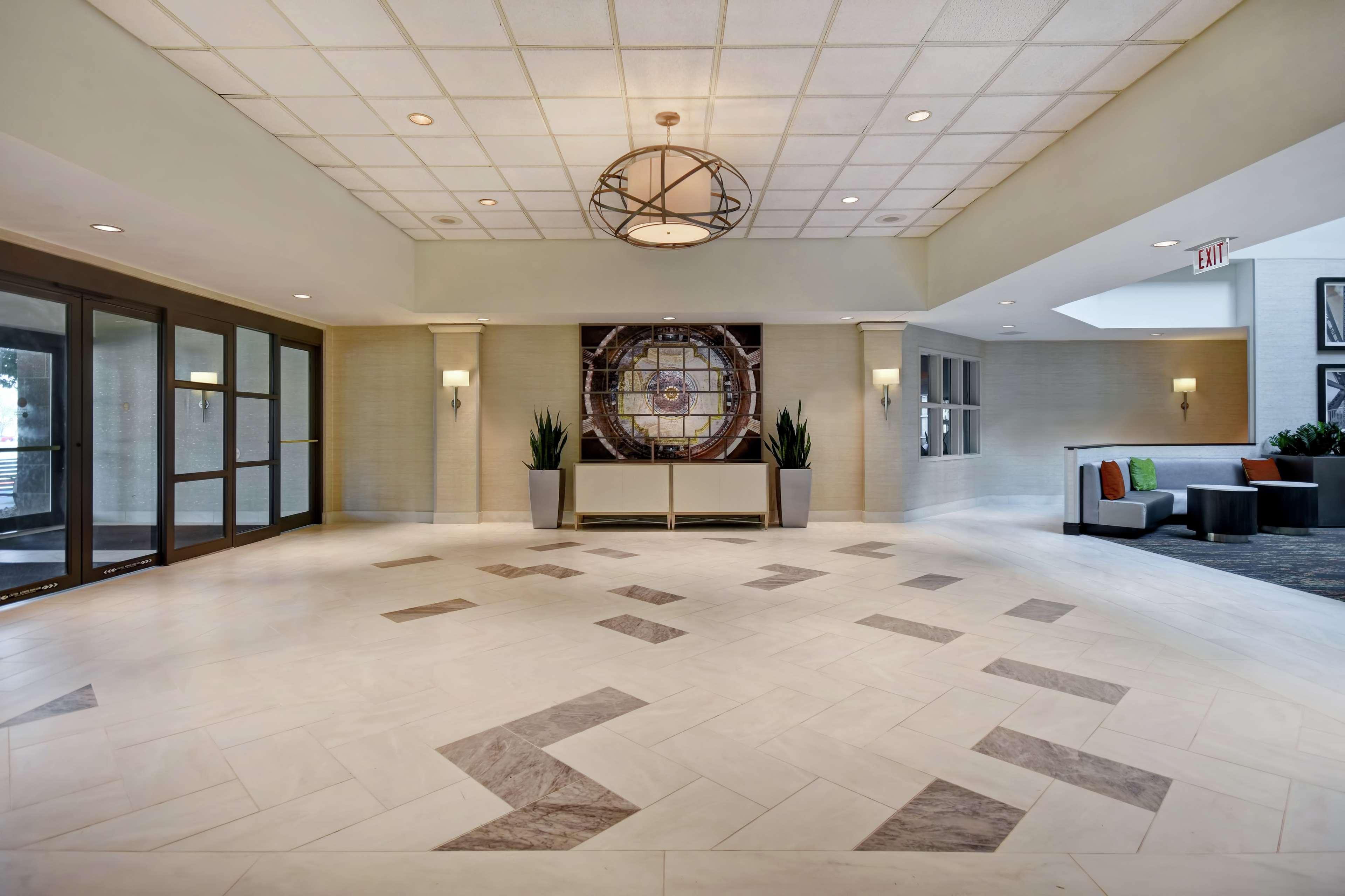 Embassy Suites Little Rock Exterior photo