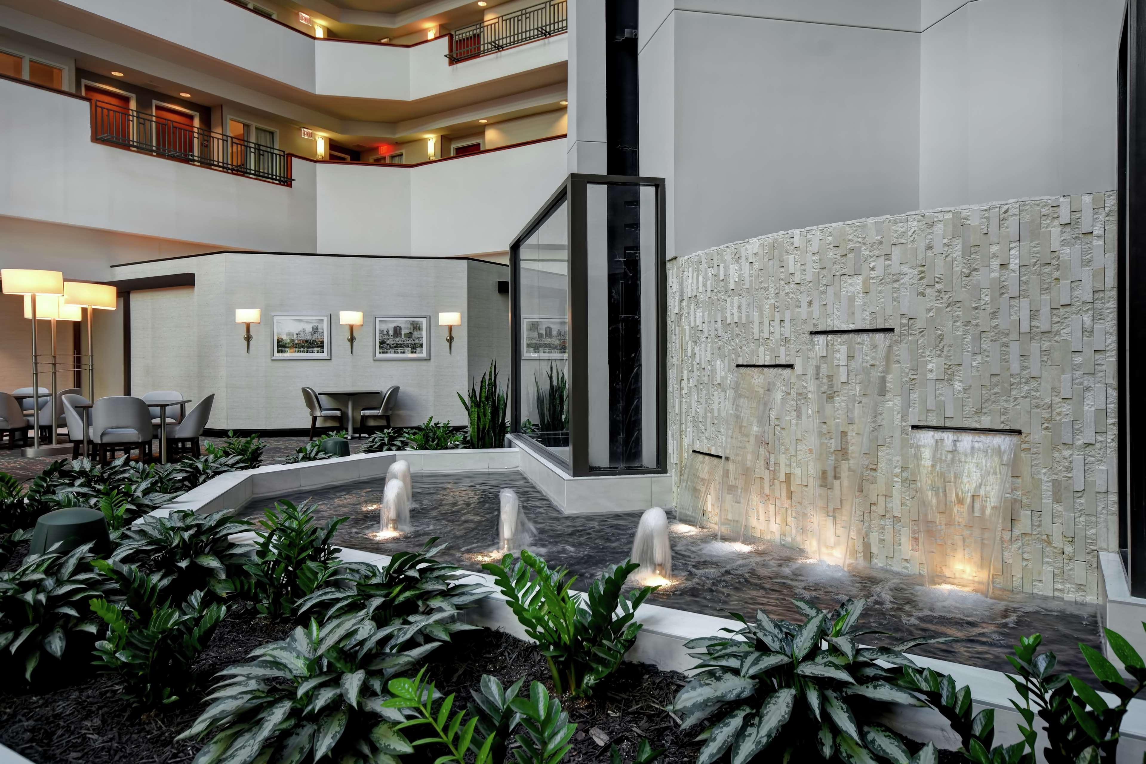 Embassy Suites Little Rock Exterior photo