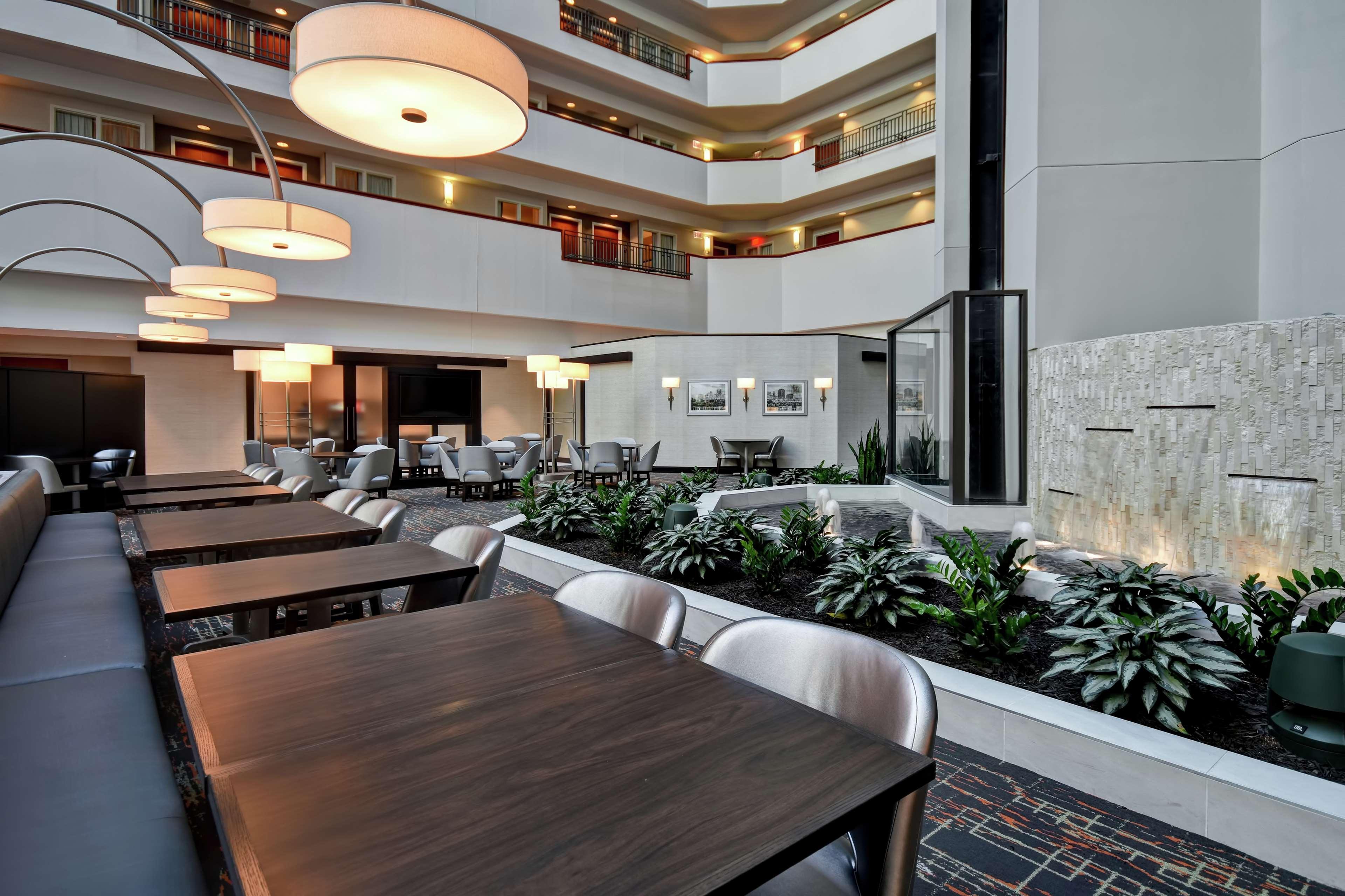 Embassy Suites Little Rock Exterior photo