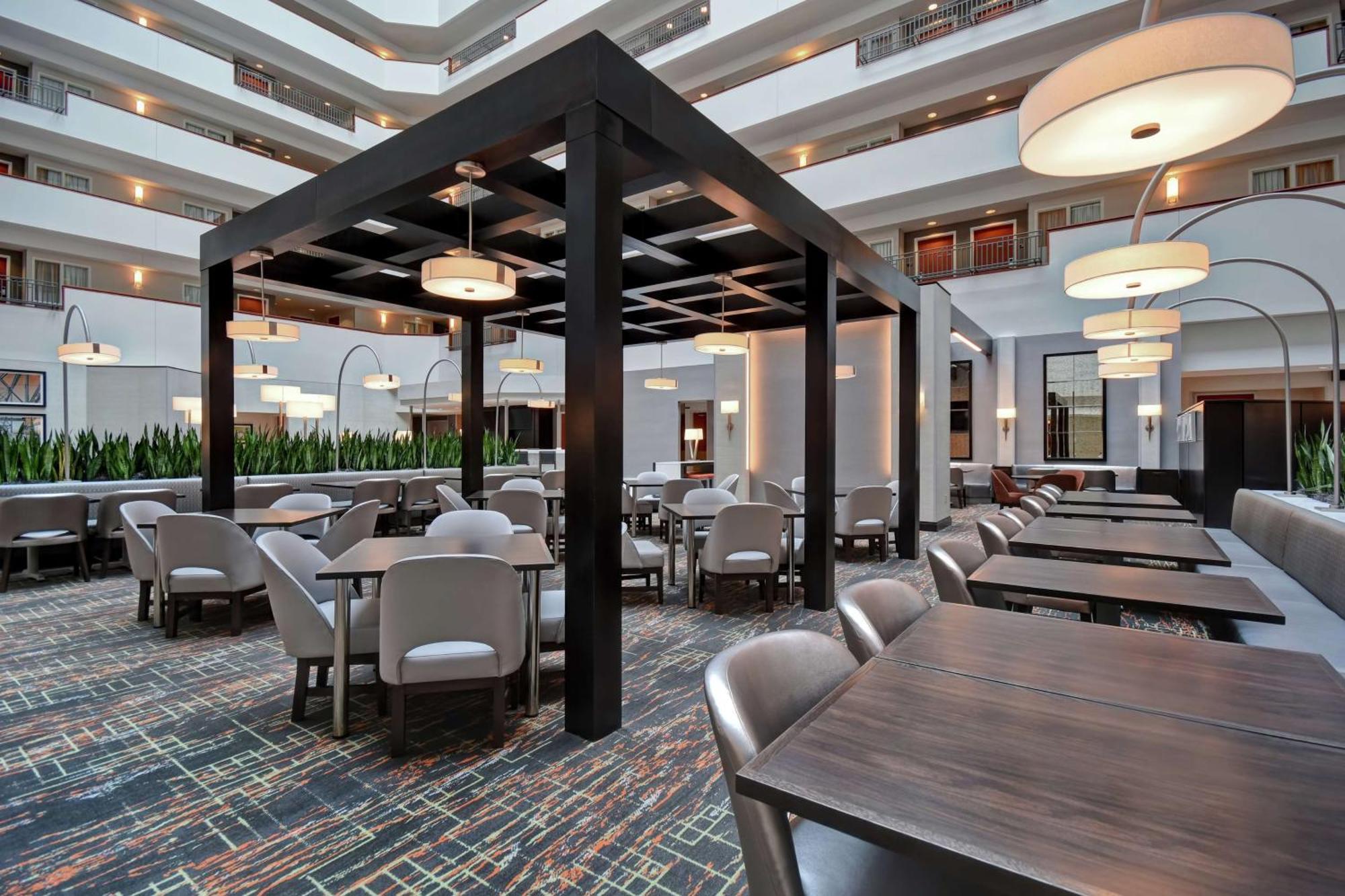 Embassy Suites Little Rock Exterior photo