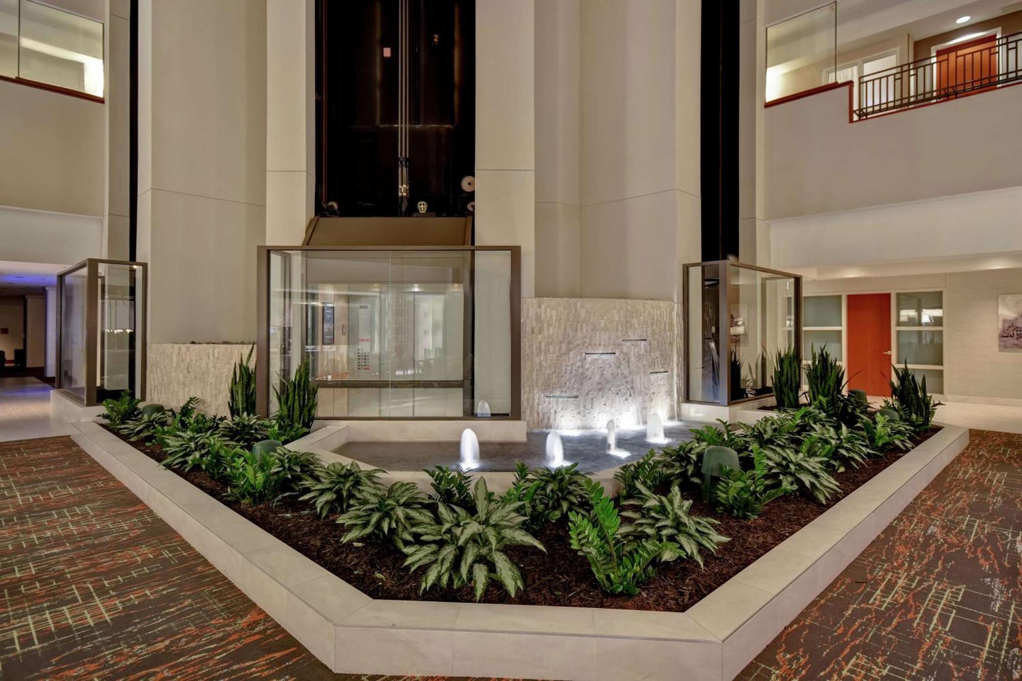 Embassy Suites Little Rock Exterior photo