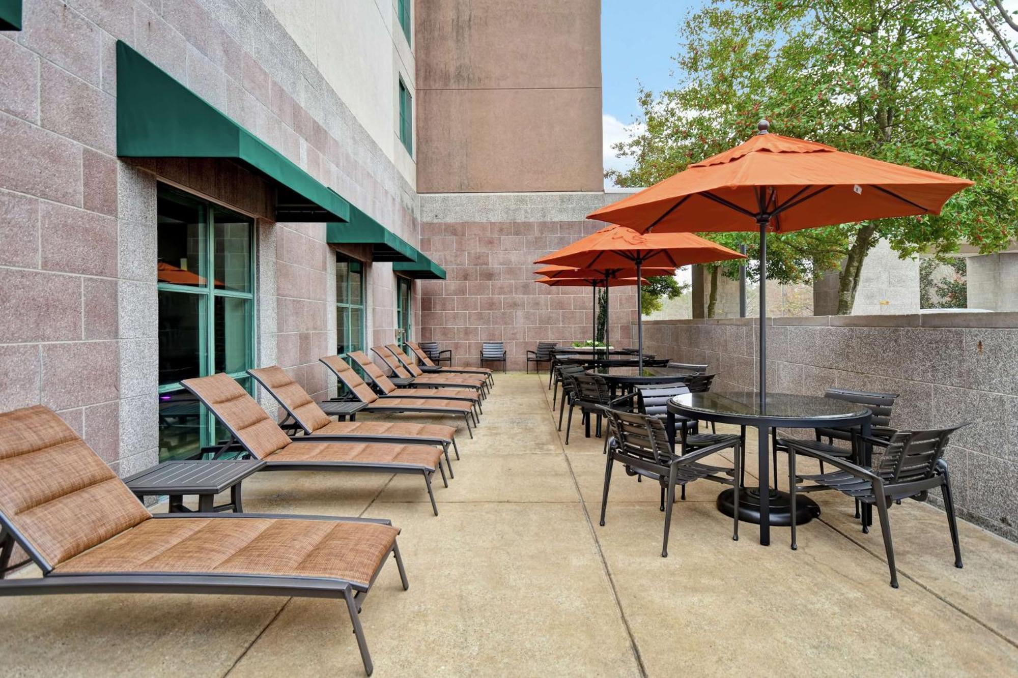 Embassy Suites Little Rock Exterior photo